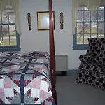 Applebutter Inn
